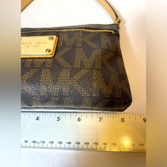 Michael Kors Zip Around Mini  purse Wristlet Clutch Brown Gold Logo Signature MK - Picture 9 of 14